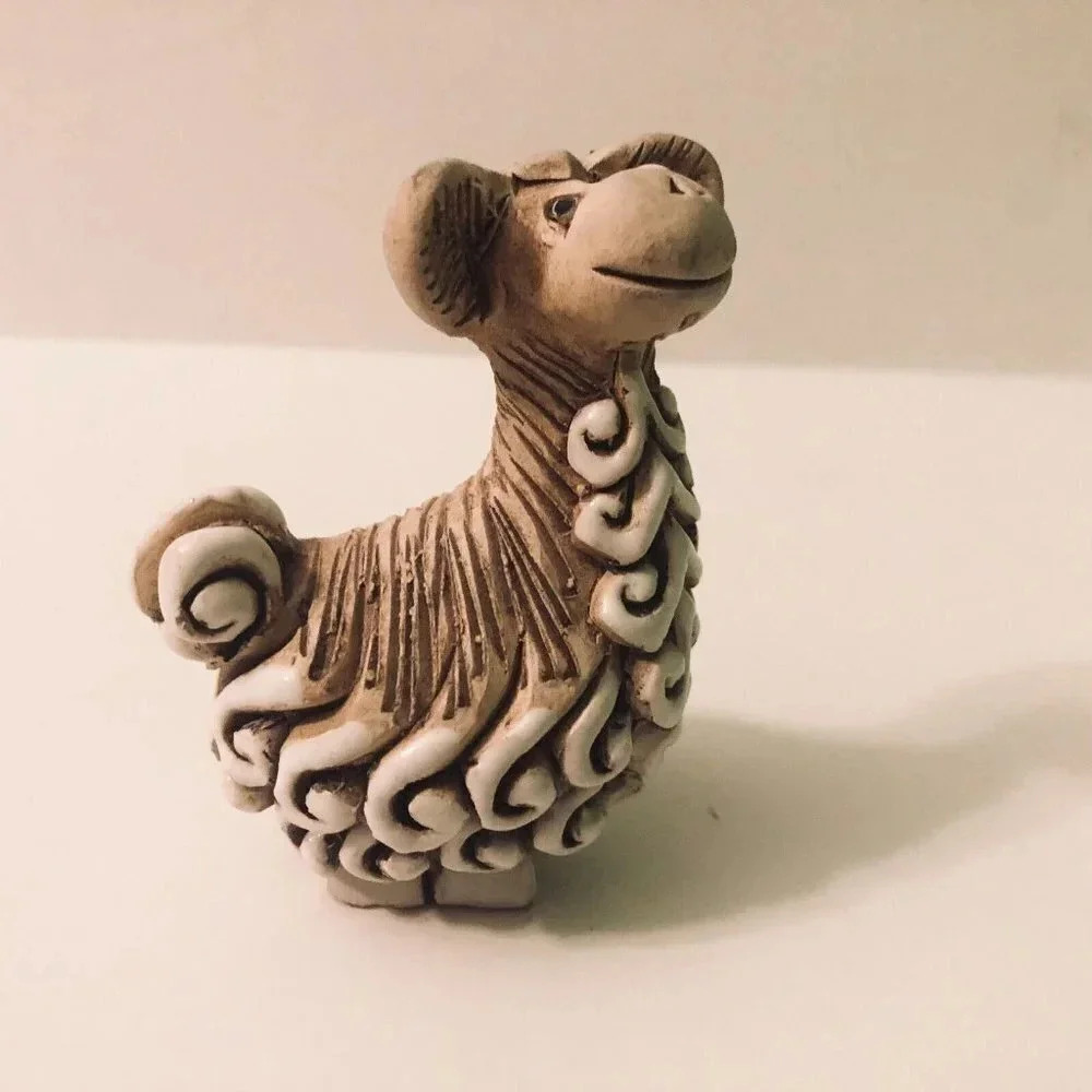 Vtg Artesania Rinconada Llama Art Pottery Figurine 3.25  Inch Tall Chipped Foot